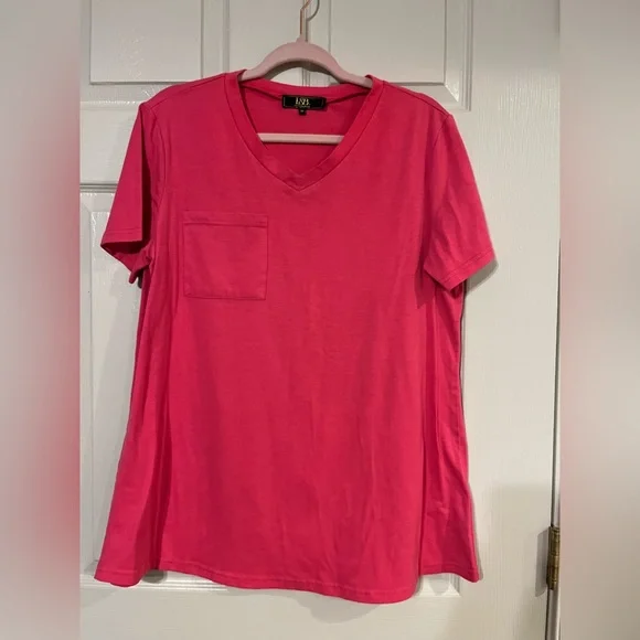 L&B Lucky & Blessed Bright Pink V-Neck Tee with Pocket Medium - Picture 3 of 6